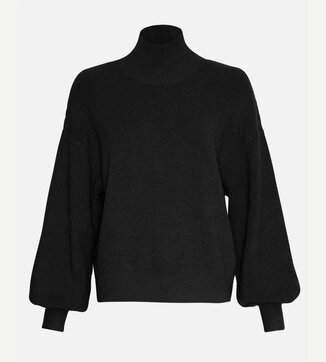 Magnea Rachelle pull